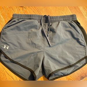 Women’s small loose fit Under Armor Heathers running shorts